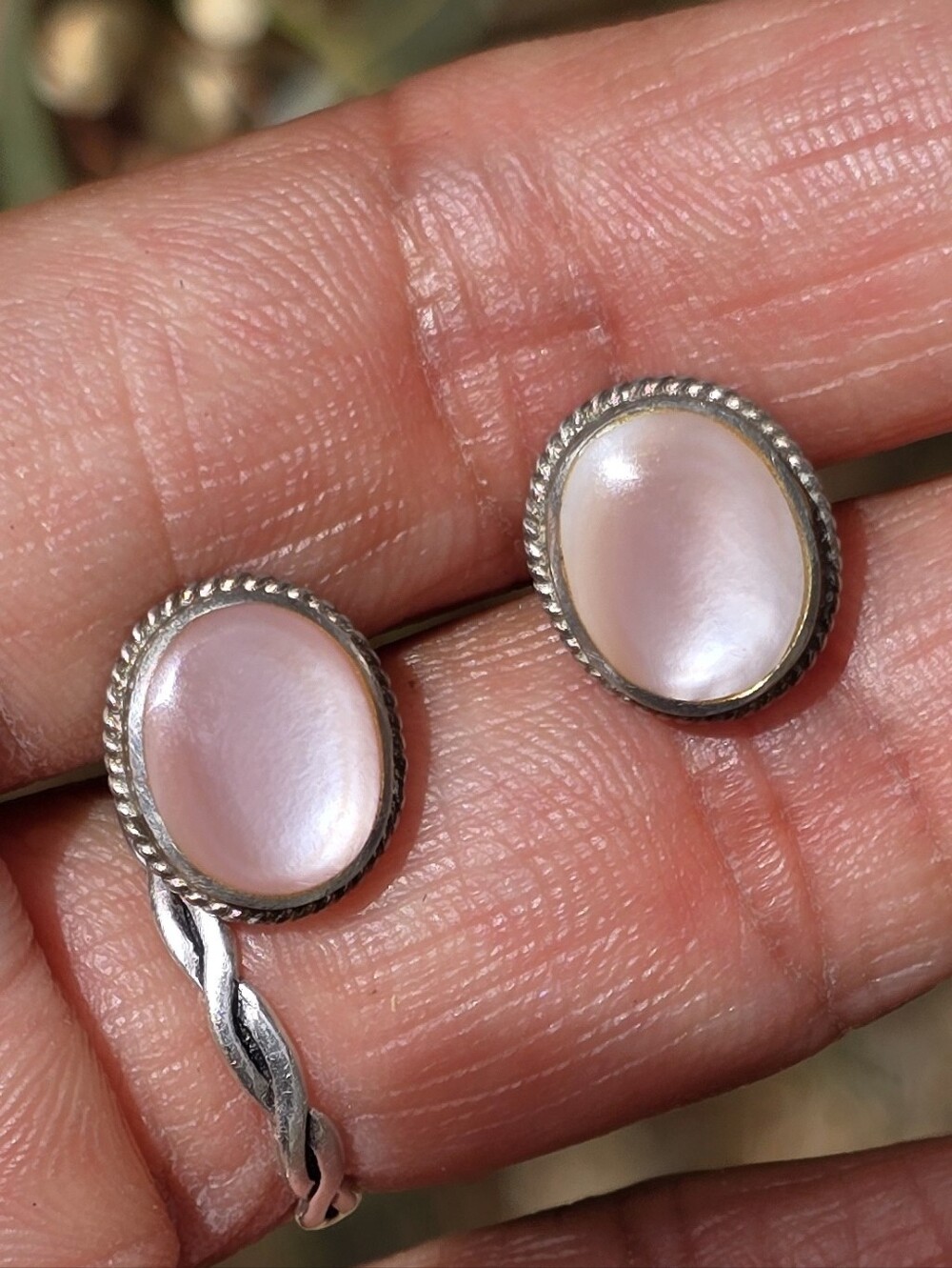 Super cute vintage pink mother of pearl rope border halo 925 sterling silver